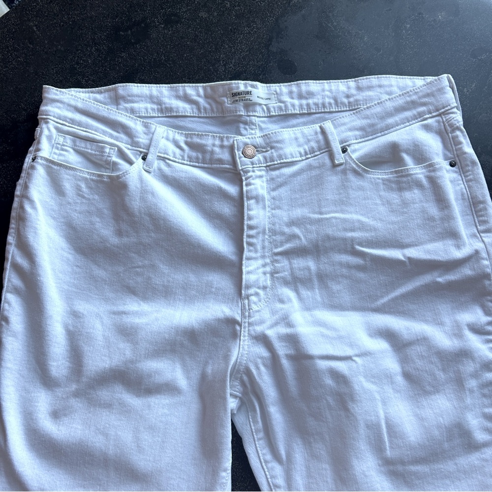 Levi Strauss Signature Mid-Rise Capri - Size 18W - Picture 4 of 9